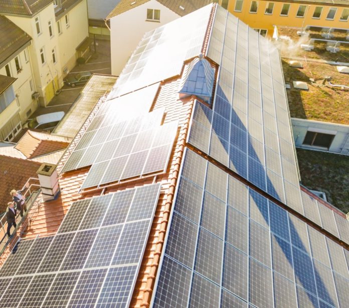 PV-Anlage auf dem Dach des Central-Kino in LB