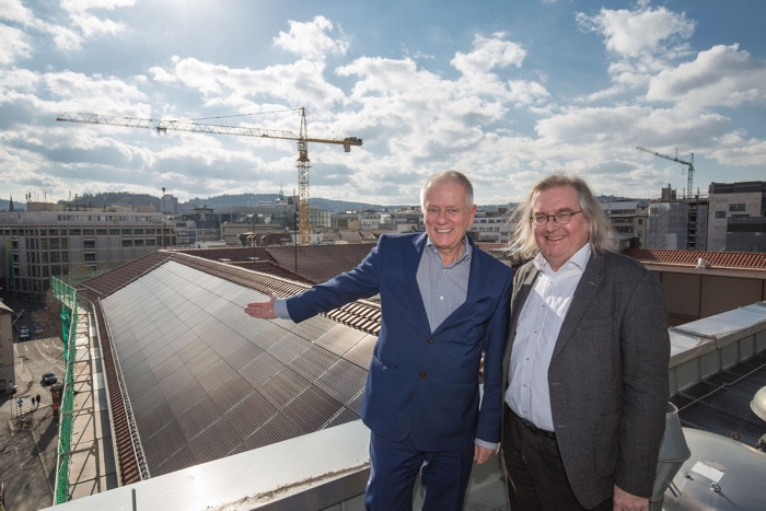 OB Kuhn weiht 100. städtische Photovoltaikanlage ein