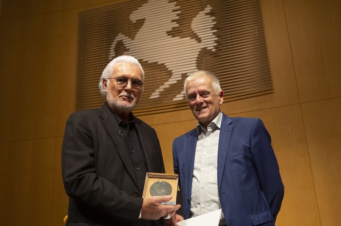 OB Kuhn überreicht Bürgermedaille an Professor Ben Willikens