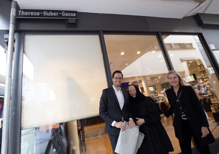 Einweihung der Therese-Huber-Gasse