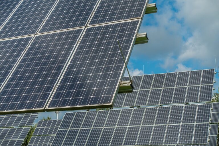 Stadtwerke Stuttgart investieren in erste PV-Großanlage