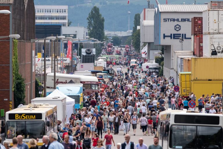 Stuttgarter Hafenfest präsentiert moderne Hafenlogistik