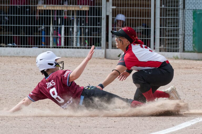 Softball-Bundesliga: Zum Saisonauftakt zwei Siege der Reds in Regensburg