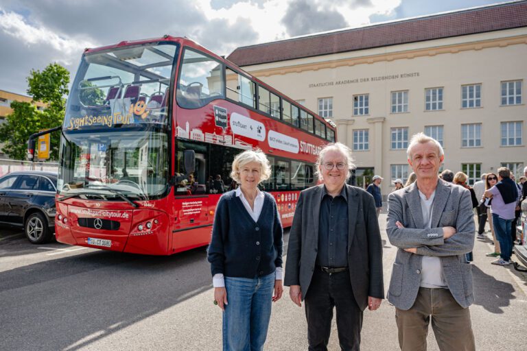 Mit dem roten Doppeldeckerbus auf IBA’27-  Rundfahrt