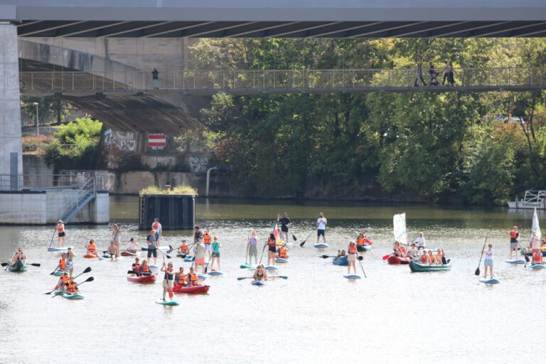 Abkühlung auf dem Neckar mit der CRITICAL NASS