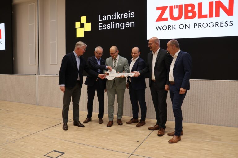 Schlüsselübergabe für das neue Landratsamt Esslingen