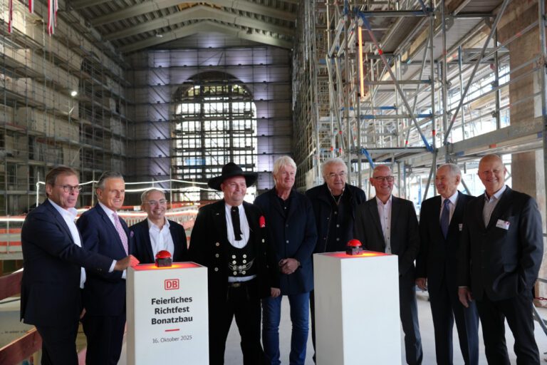 Bahnhof der Zukunft: Bahn feiert Richtfest am Bonatzbau