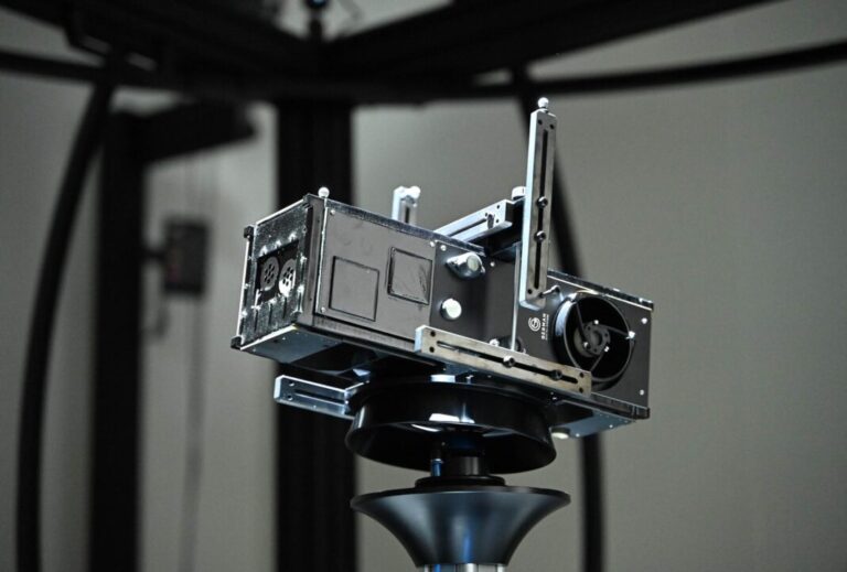 Kleinsatellit für die Beobachtung von Aktivitäten auf dem Meer Posteingang