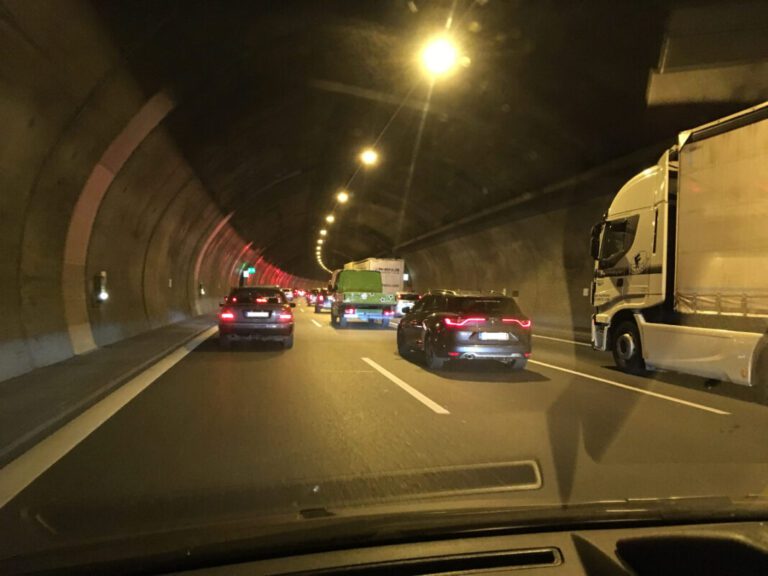 A81: Nächtliche Vollsperrung des Engelbergtunnels